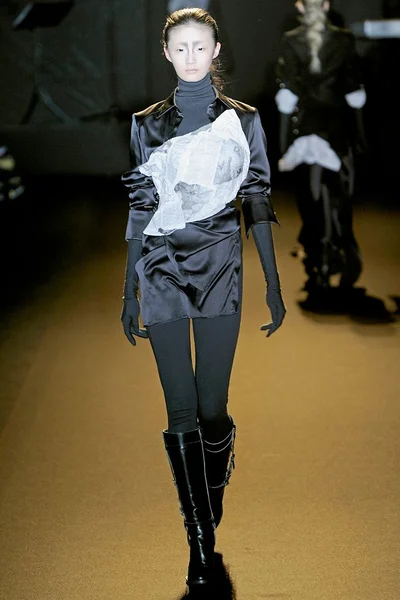 Look 15